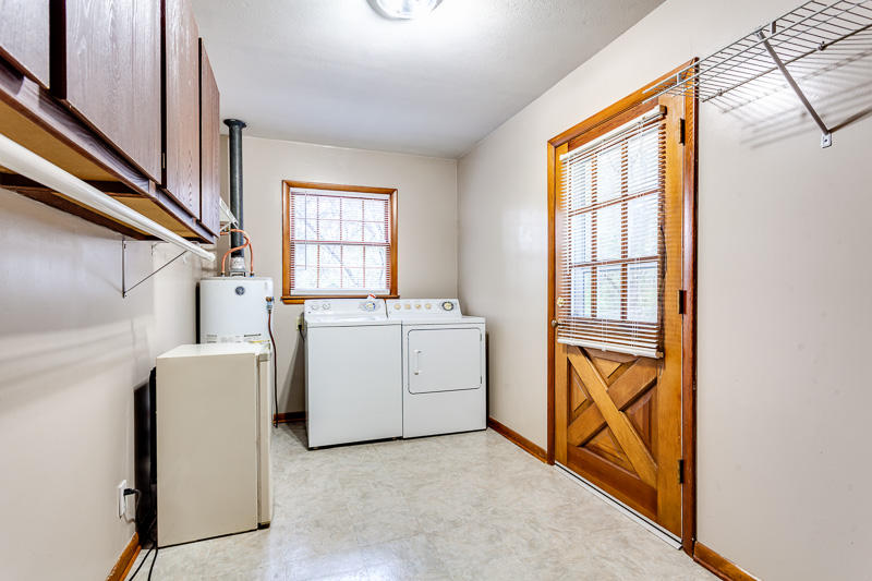913 Riverbend Road Clinton, TN 37716 - Photo 26 of 30 Laundry/Mud Room