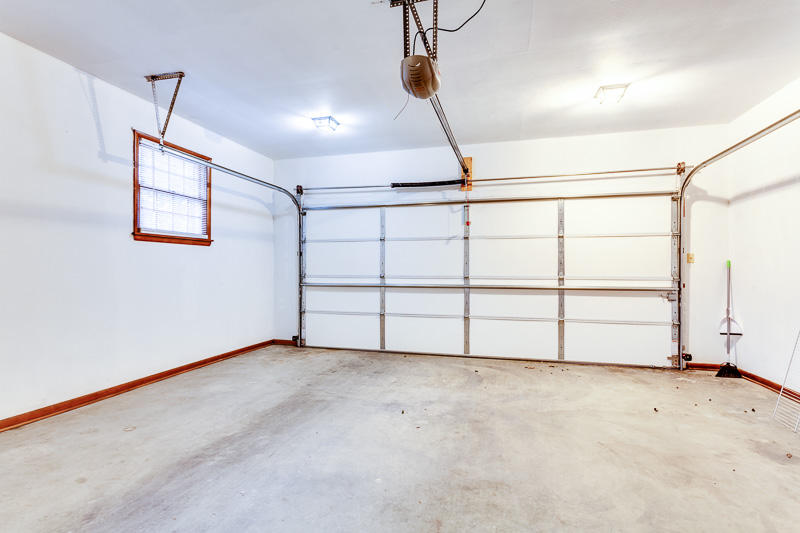 913 Riverbend Road Clinton, TN 37716 - Photo 28 of 30 2-car garage