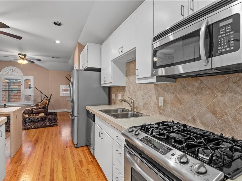5941 South Loop E Freeway, Unit 504 Houston, TX 77033 - Photo 24 of 39 Beautiful hardwood floors. Stainless steel refrigerator with bottom freezer included.