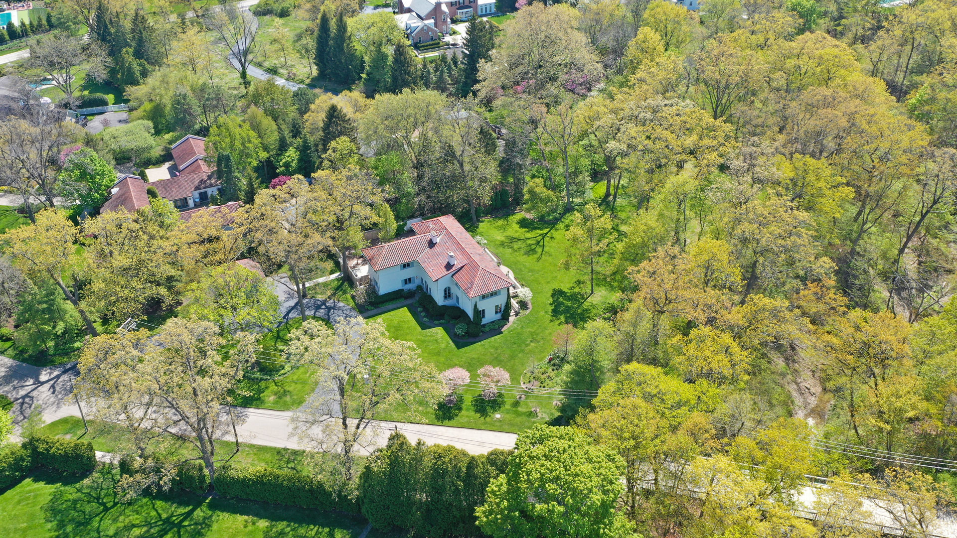 1220 Elm Tree Road Lake Forest, IL 60045 - Photo 4 of 55 a view of a garden