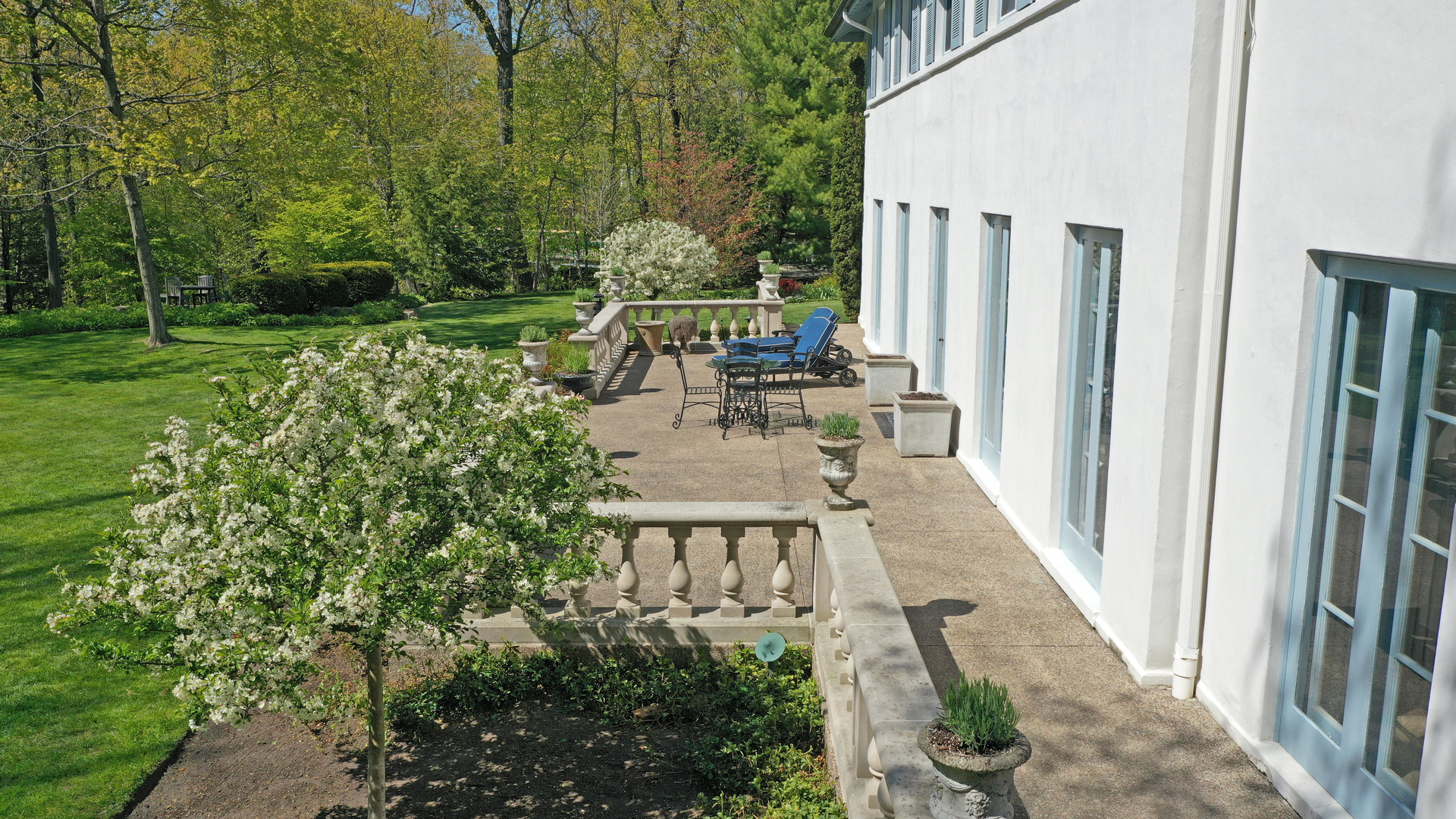 1220 Elm Tree Road Lake Forest, IL 60045 - Photo 39 of 55 a view of a house with backyard and sitting area