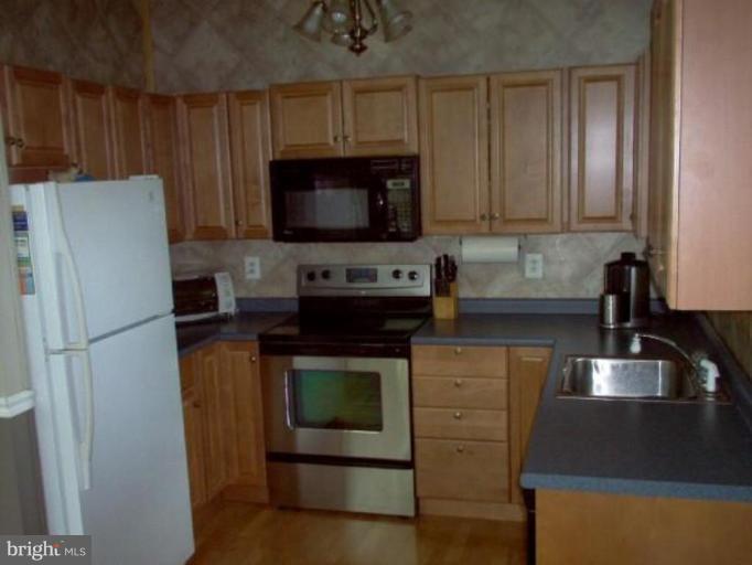 526 Potomac Avenue Rosedale, MD 21237 - Photo 3 of 5 Kitchen