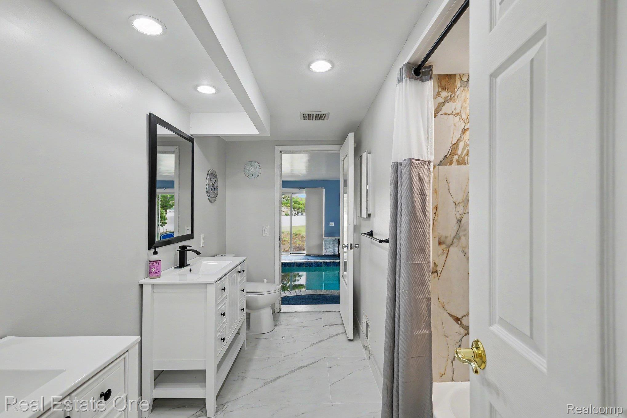 11584 Chicago Road Warren, MI 48093 - Photo 38 of 57 038_file_2784.jpg