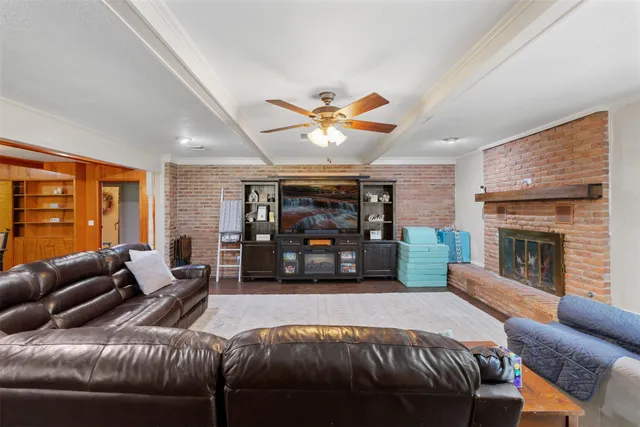 $325,000 | 617 Melody Lane, Eagle Lake, TX 77434