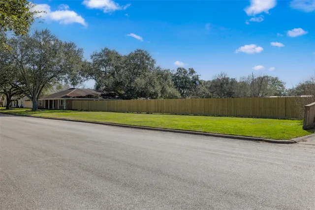 $325,000 | 617 Melody Lane, Eagle Lake, TX 77434