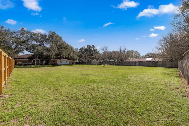 $325,000 | 617 Melody Lane, Eagle Lake, TX 77434