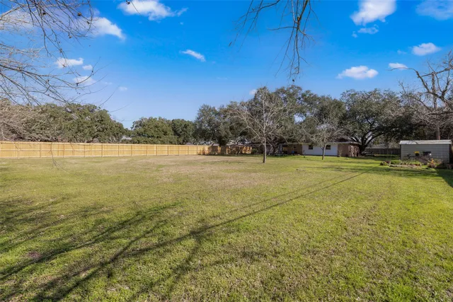 $325,000 | 617 Melody Lane, Eagle Lake, TX 77434