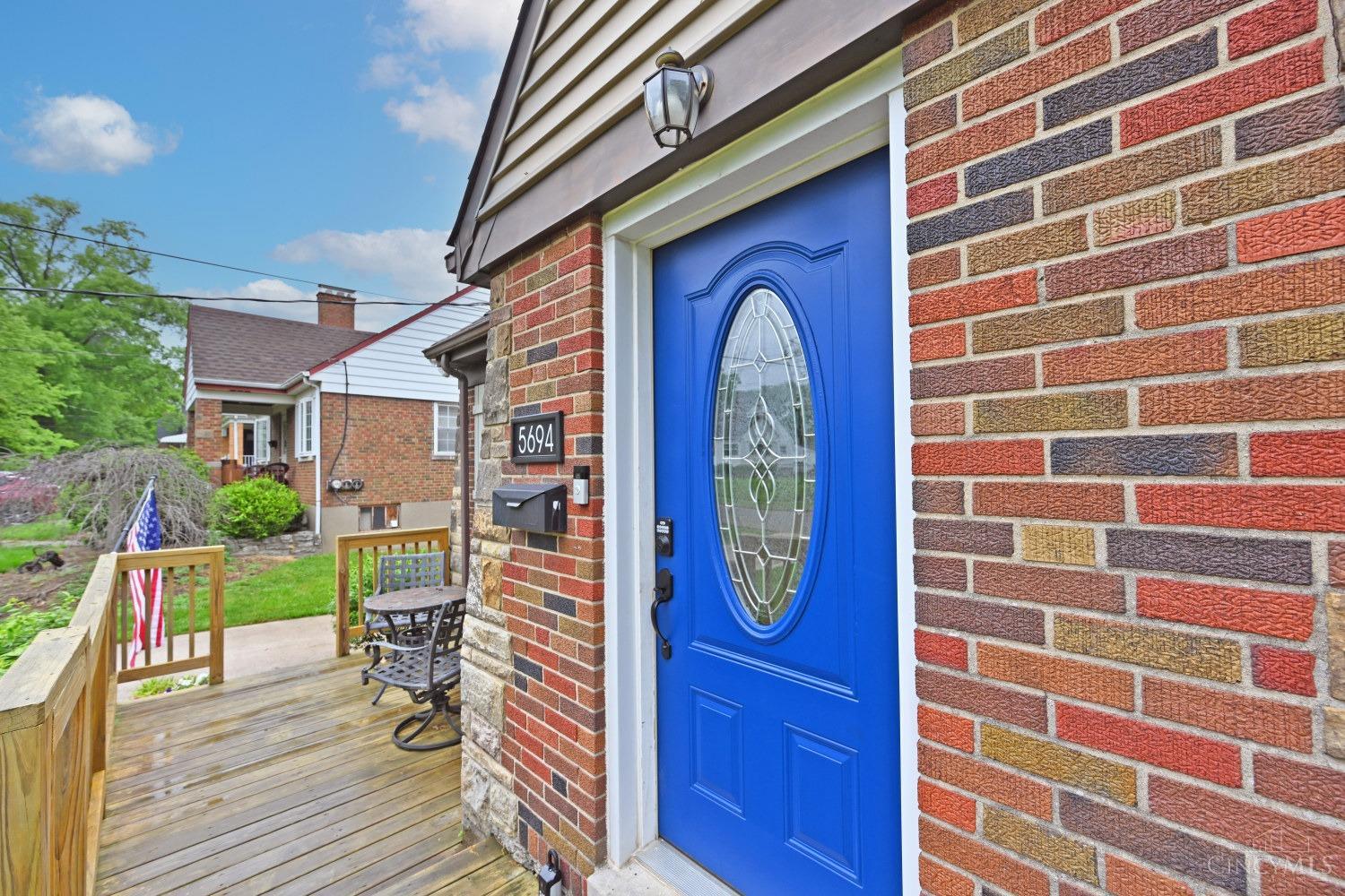 5694 Haubner Road Cincinnati, OH 45247 - Photo 4 of 46