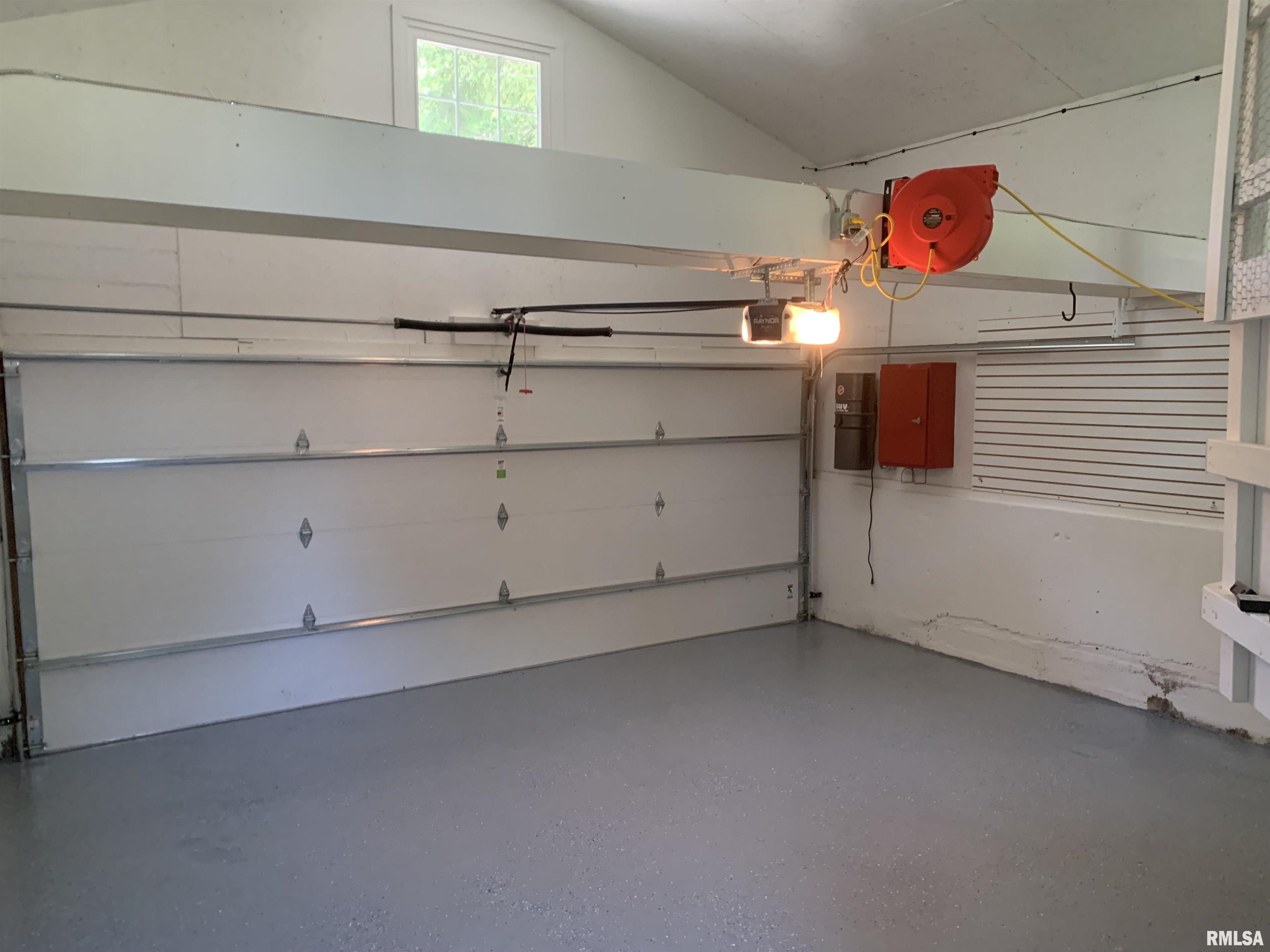 206 Forest Road Davenport, IA 52803 - Photo 33 of 34 Gallery Image 33