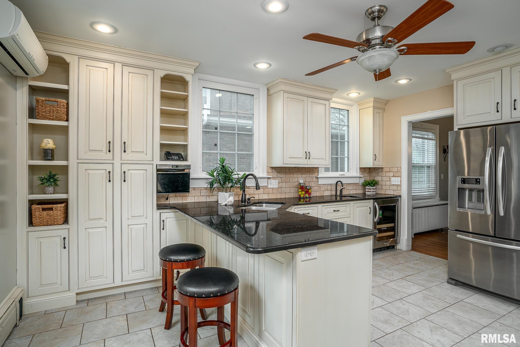 206 Forest Road Davenport, IA 52803 - Photo 8 of 34 Gallery Image 8