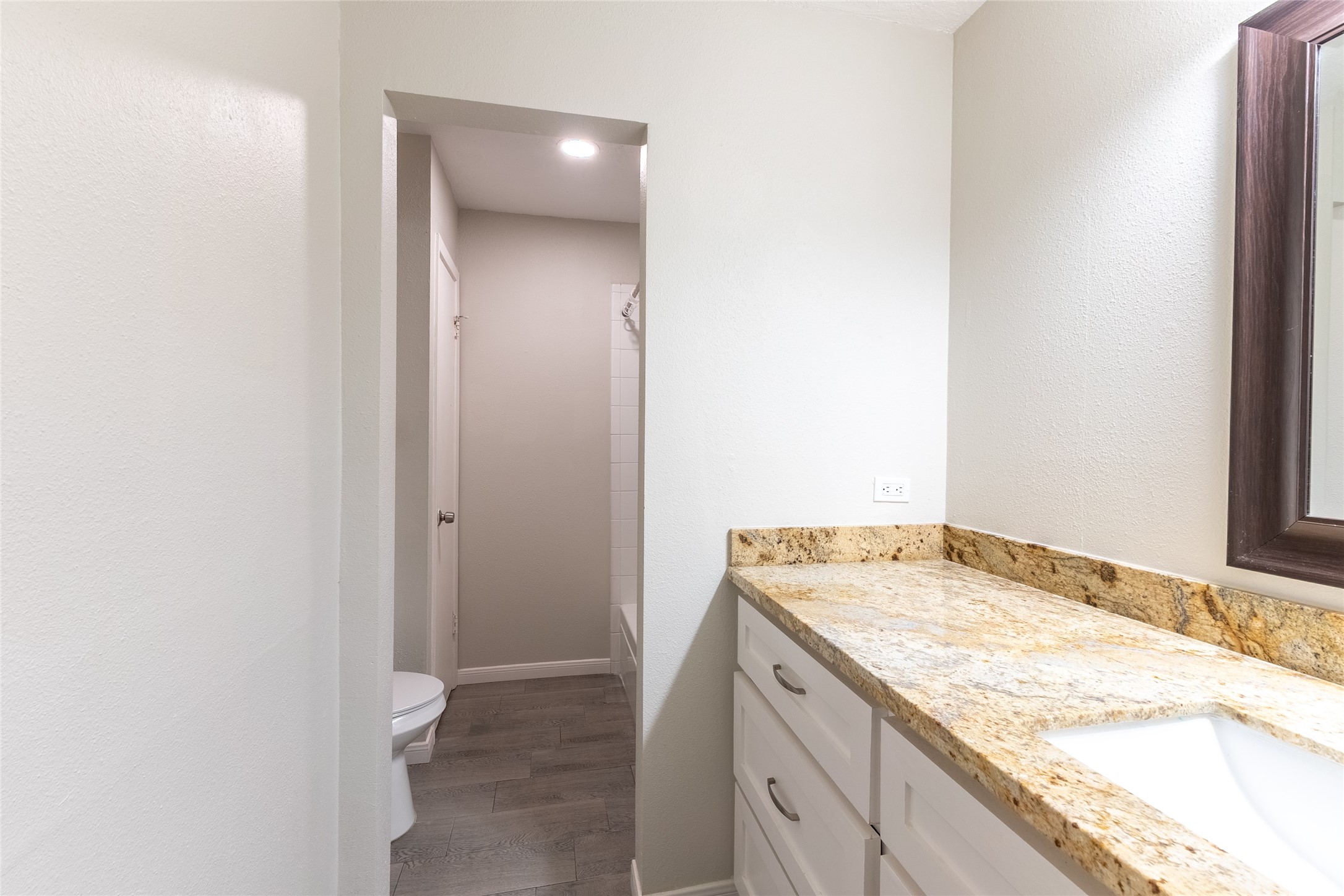 6323 Bridgegate Drive Spring, TX 77373 - Photo 17 of 23 2nd Bath