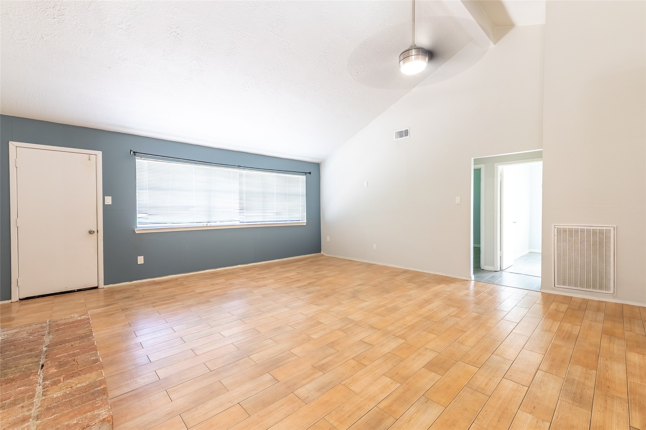 6323 Bridgegate Drive Spring, TX 77373 - Photo 6 of 23 Living Room
