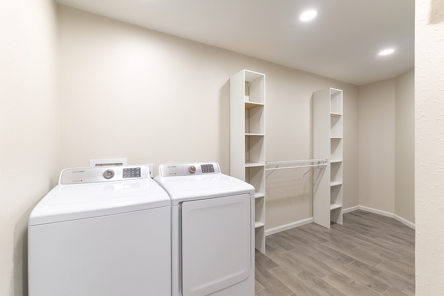 6323 Bridgegate Drive Spring, TX 77373 - Photo 8 of 23 Laundry area in primary bedroom walk-in