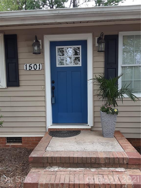1501 Tyvola Road Charlotte, NC 28210 - Photo 19 of 20 a view of entrance gate of the house