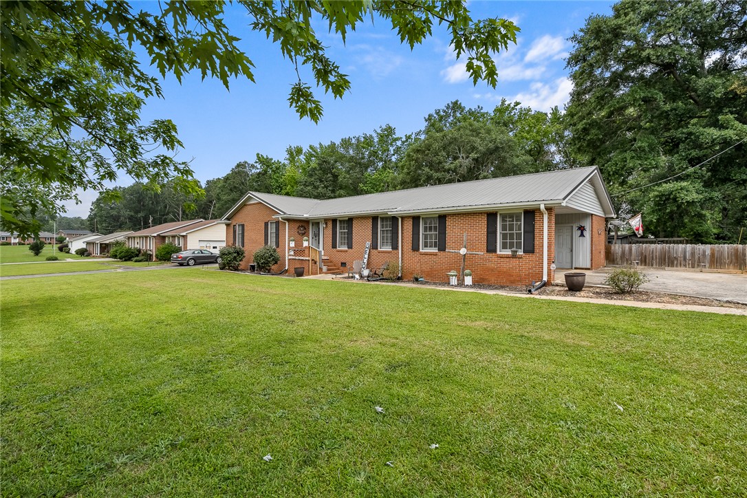 304 Samuel Road Honea Path, SC 29654 - Photo 3 of 41