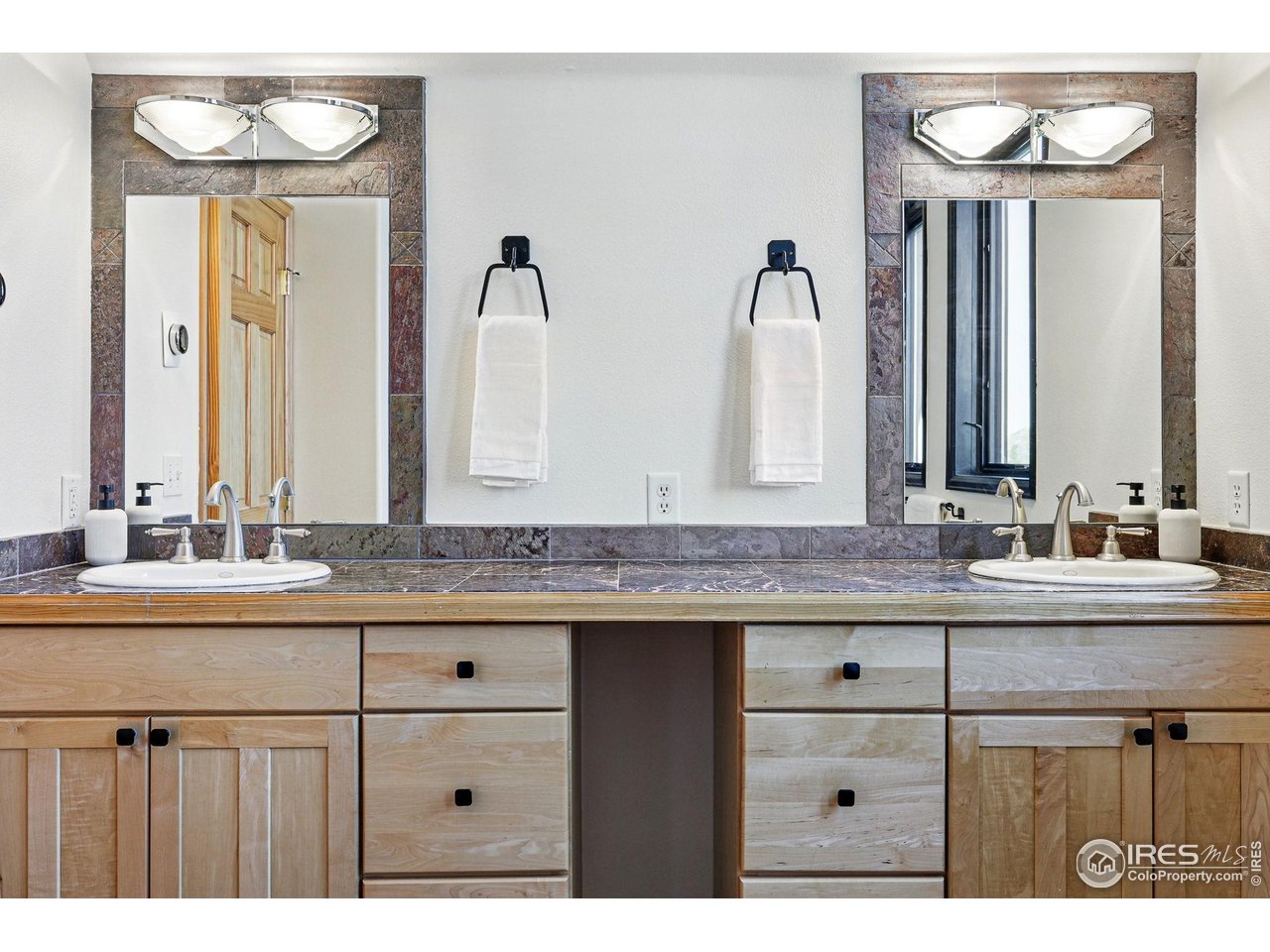 98 Rim Road Boulder, CO 80302 - Photo 19 of 43 Primary bath