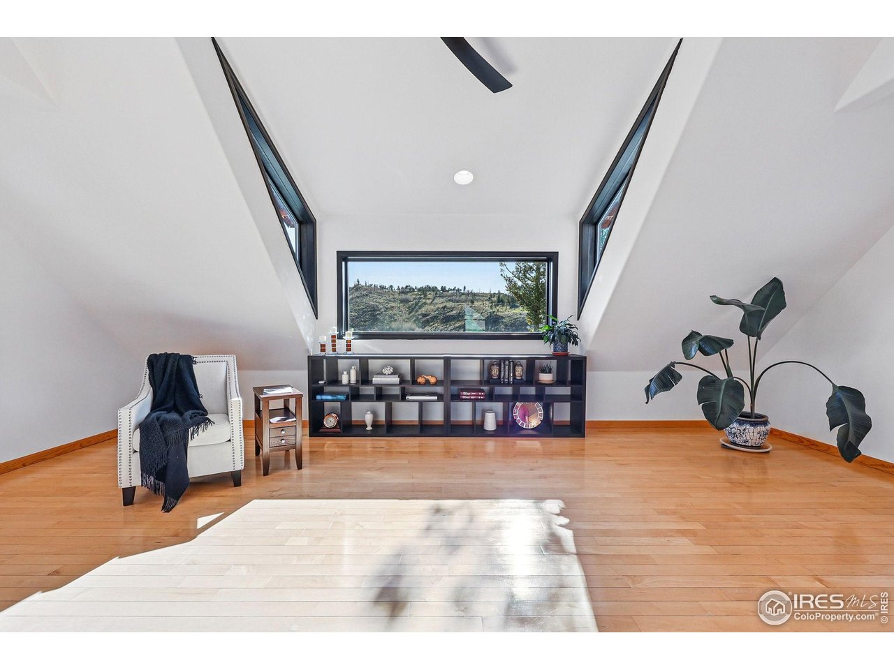 98 Rim Road Boulder, CO 80302 - Photo 21 of 43 Top floor bonus/flex room