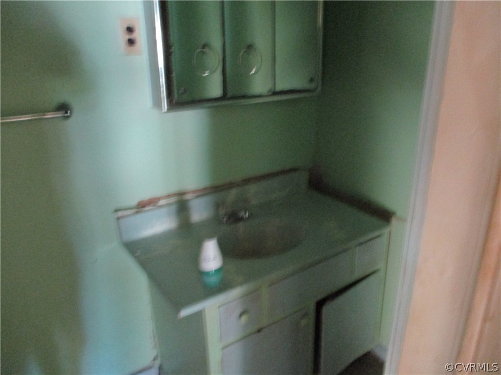 6103 Hermitage Road Henrico, VA 23228 - Photo 13 of 28