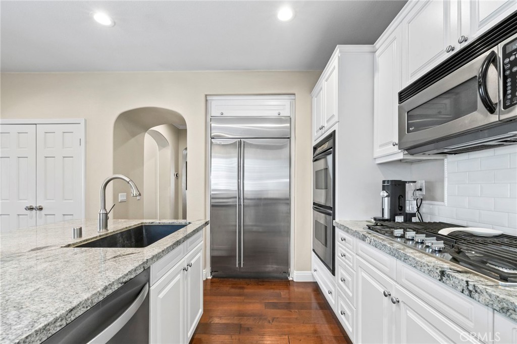 1705 Arthur Loop West Upland, CA 91784 - Photo 8 of 30 High end built-in appliances