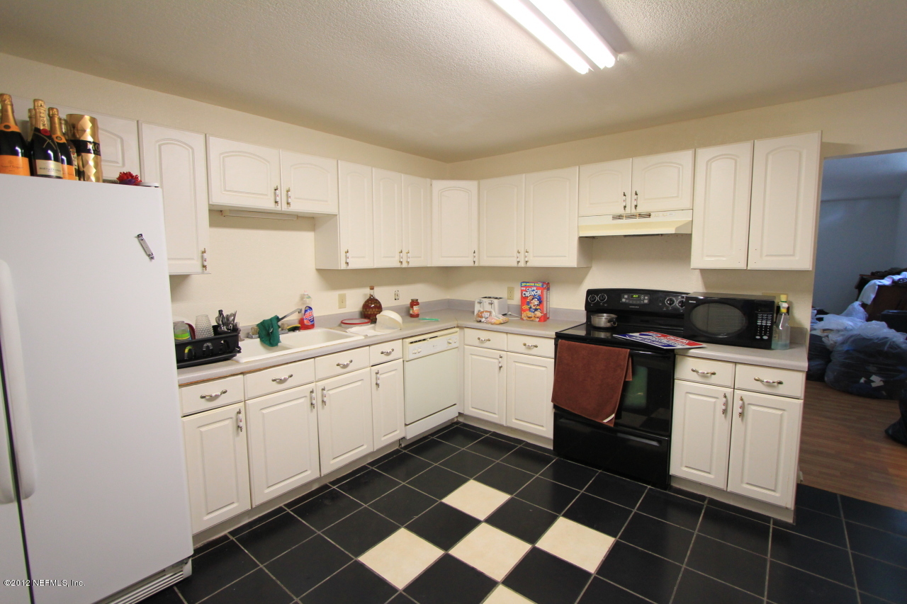 8830 Sanchez Road Jacksonville, FL 32217 - Photo 7 of 16 Kitchen