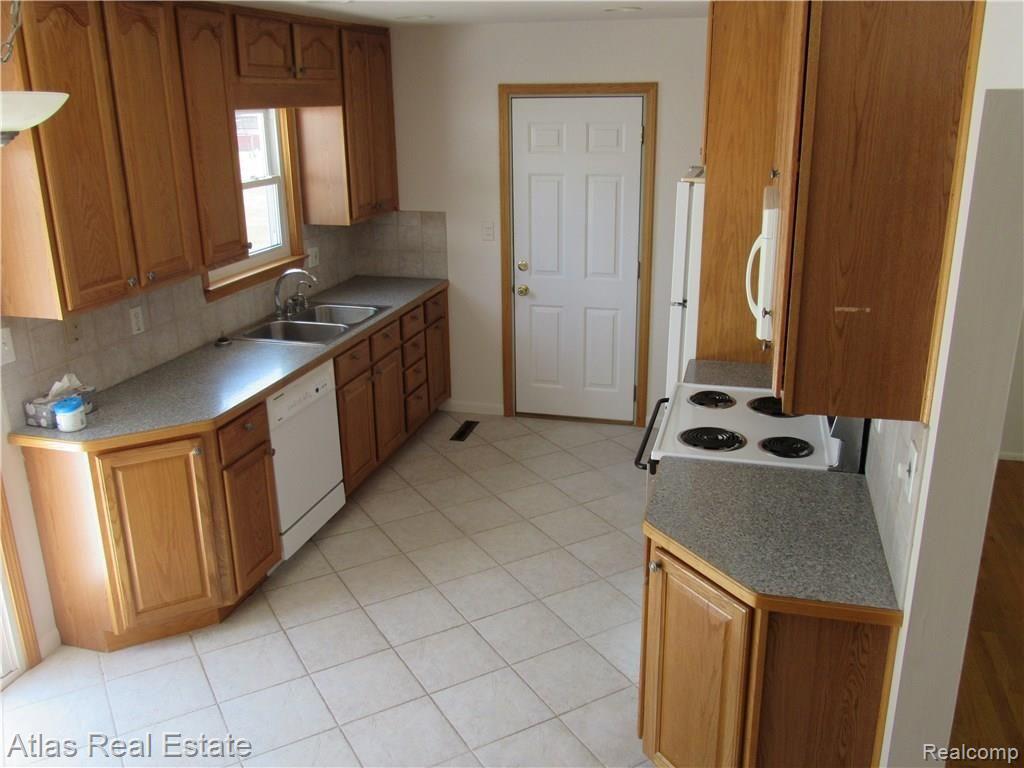 4437 Belsay Road Grand Blanc, MI 48439 - Photo 2 of 15 kitchen.JPG