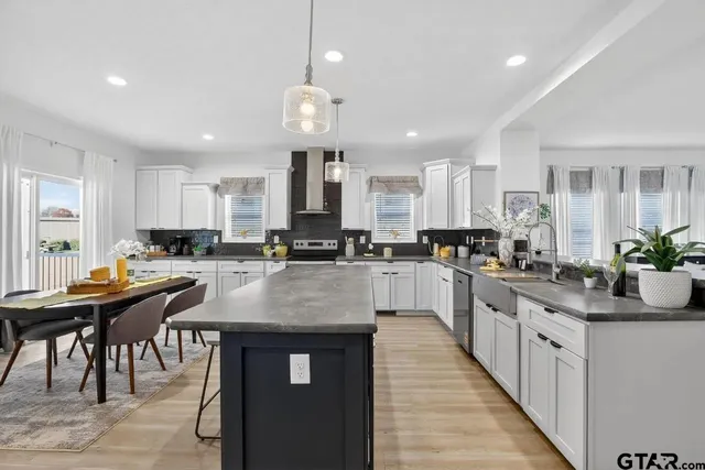 $389,900 | 4033 Rolling Lane, Greenville, TX 75401