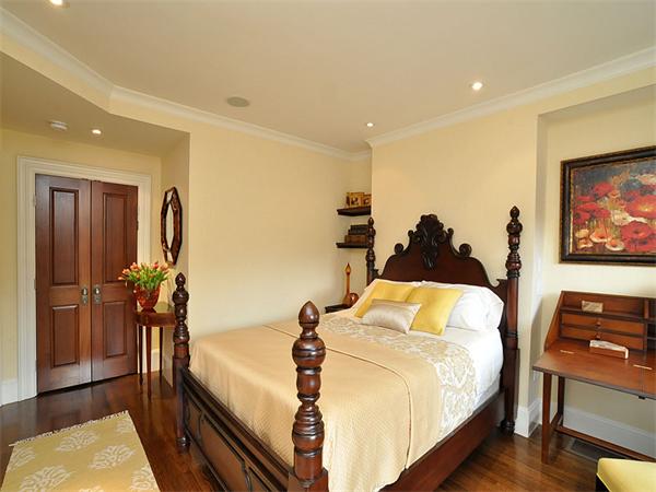 36 Rutland Square Boston, MA 02118 - Photo 14 of 22 a bed room with two bed and a lamp