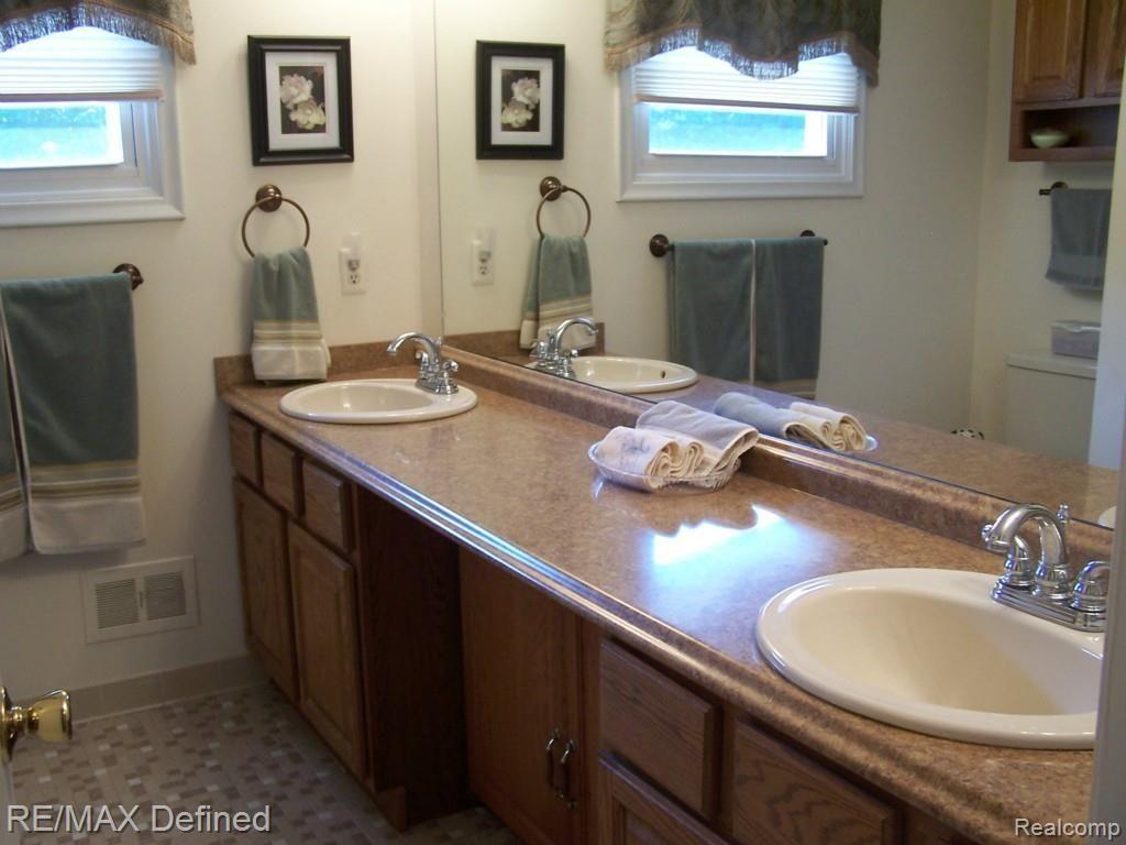 1822 Charm Court Rochester, MI 48306 - Photo 17 of 28 2015-07-03 09.52