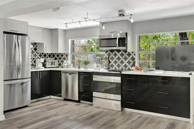 $3,400 | 3375 Southwest 29th Terrace, Unit 1, Miami, FL 33133