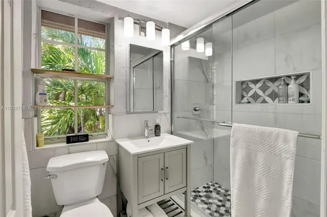 $3,400 | 3375 Southwest 29th Terrace, Unit 1, Miami, FL 33133