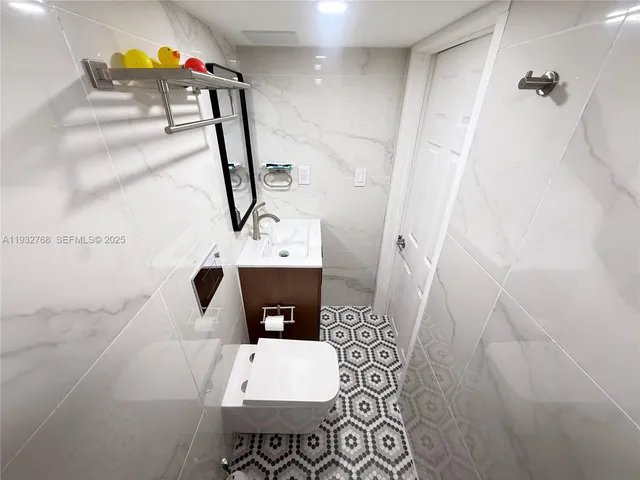 $3,400 | 3375 Southwest 29th Terrace, Unit 1, Miami, FL 33133