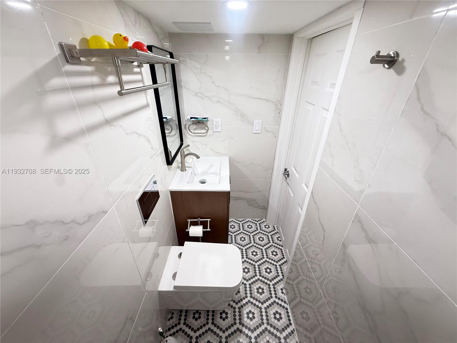 3375 Southwest 29th Terrace, Unit 1 Miami, FL 33133 - Photo 8 of 17