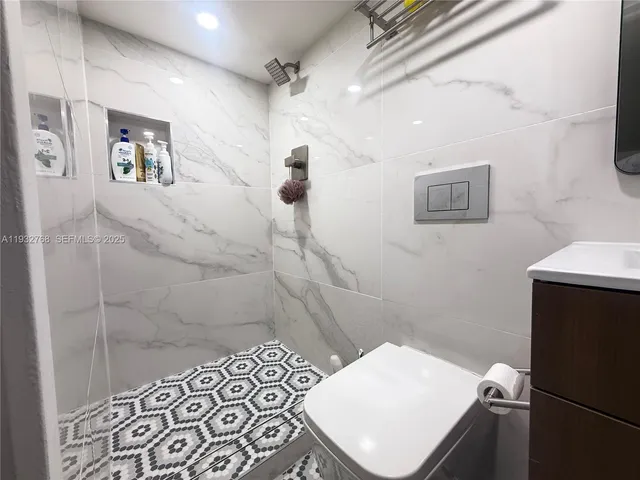 $3,400 | 3375 Southwest 29th Terrace, Unit 1, Miami, FL 33133