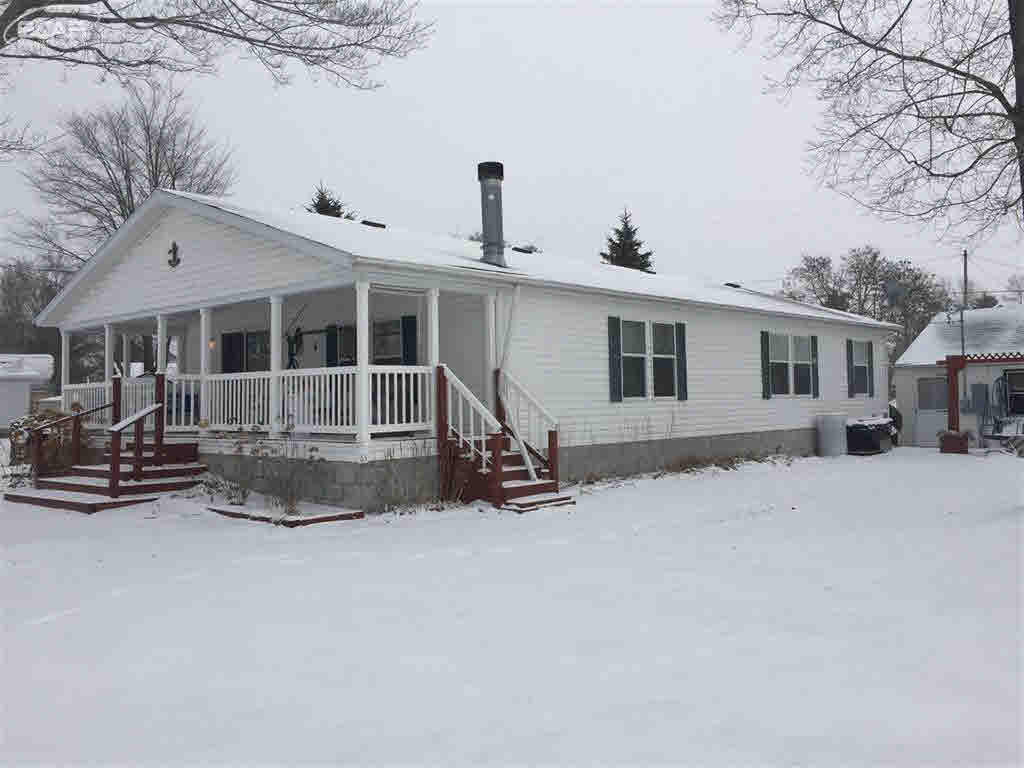4354 Bay Road Gladwin, MI 48624 - Photo 2 of 19