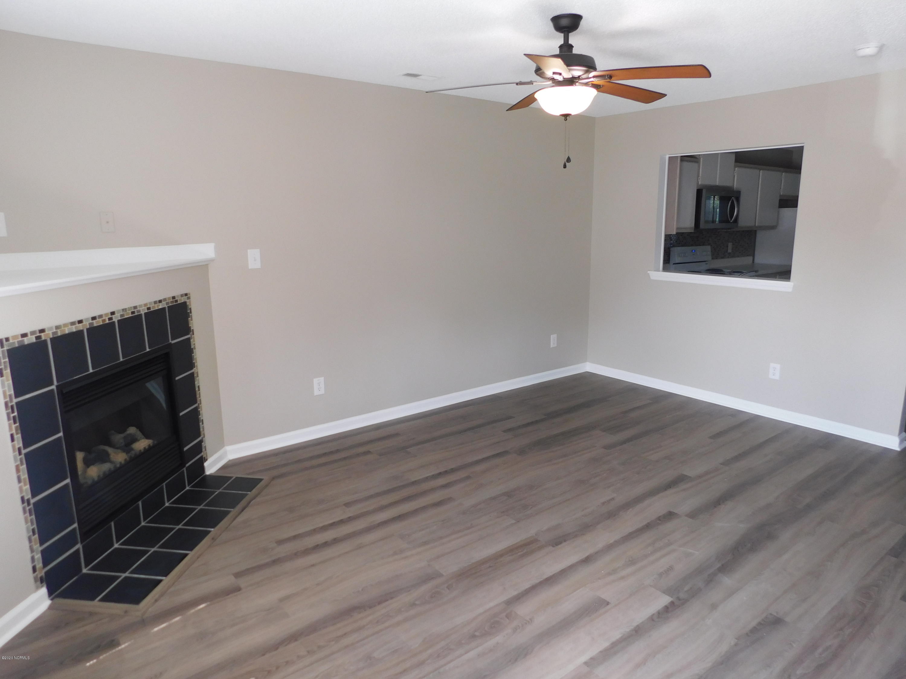 203 Spring Meadow Circle Jacksonville, NC 28546 - Photo 2 of 9 Living Room