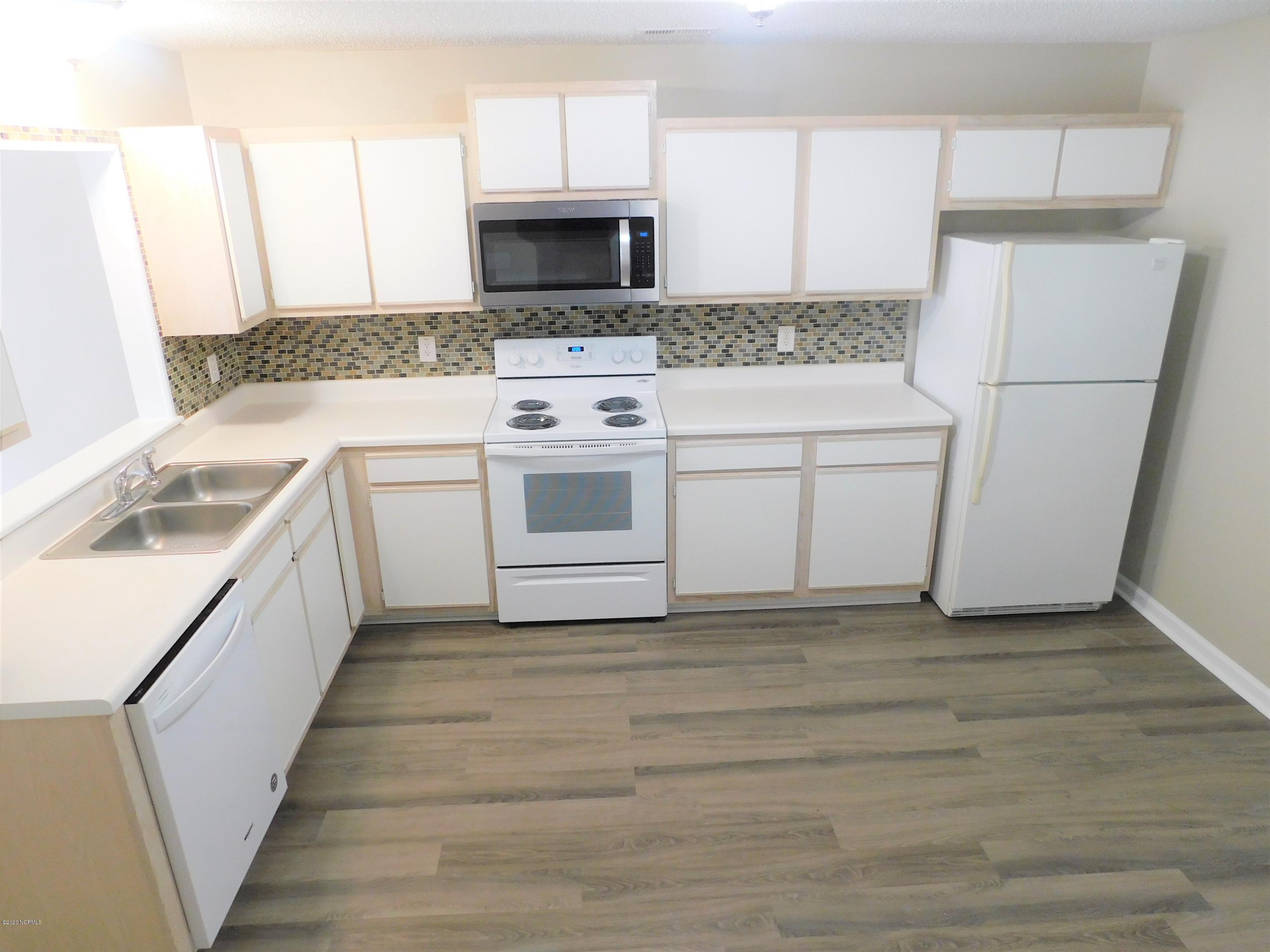 203 Spring Meadow Circle Jacksonville, NC 28546 - Photo 3 of 9 Kitchen
