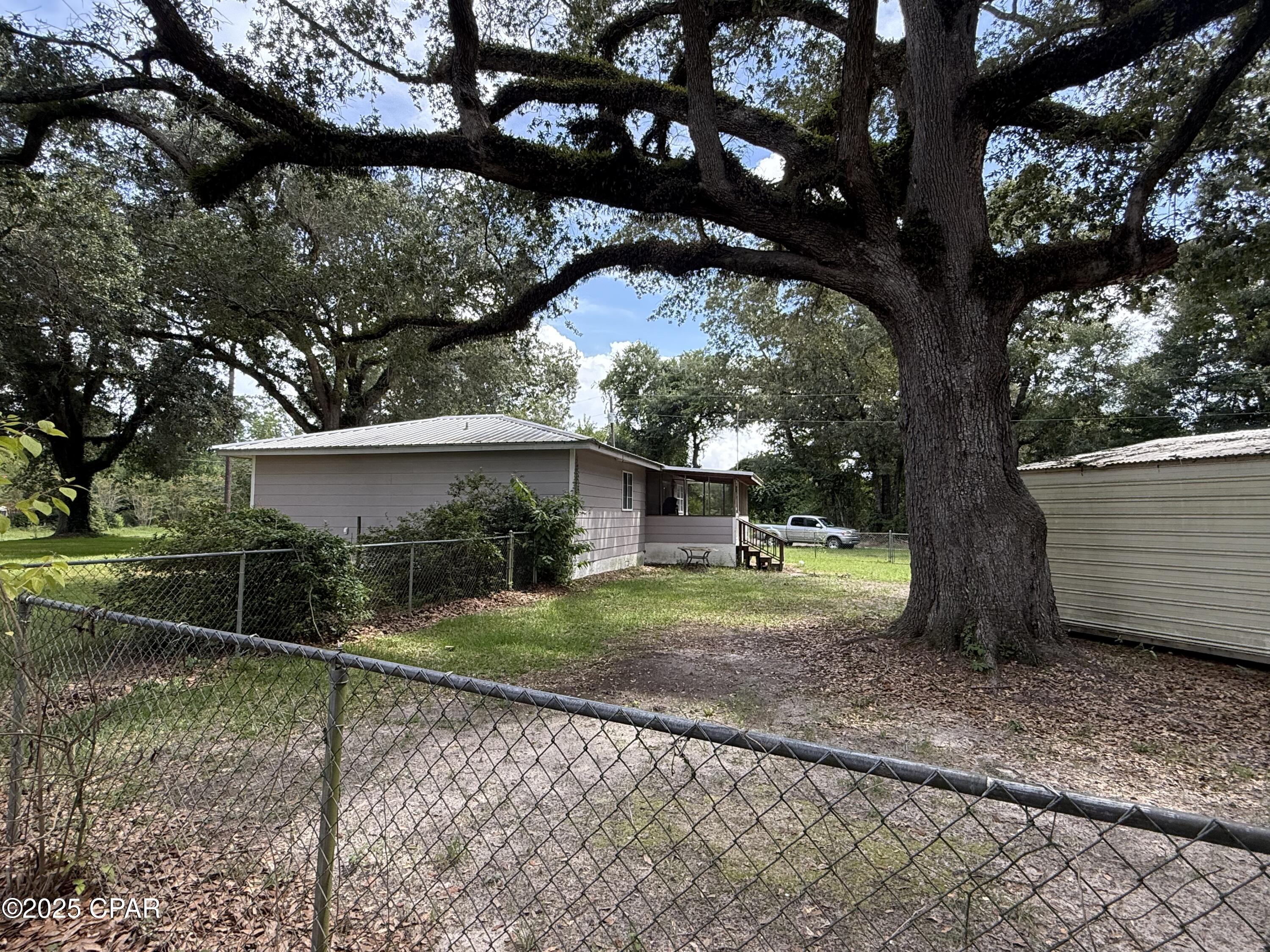 5947 Highway 2 Bascom, FL 32423 - Photo 31 of 36