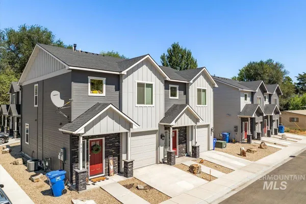 $1,800,000 | 701 East Bates Avenue, Parma, ID 83660