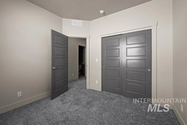 $1,800,000 | 701 East Bates Avenue, Parma, ID 83660
