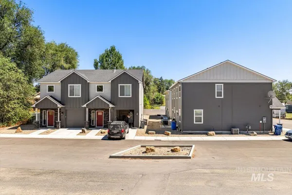 $1,800,000 | 701 East Bates Avenue, Parma, ID 83660