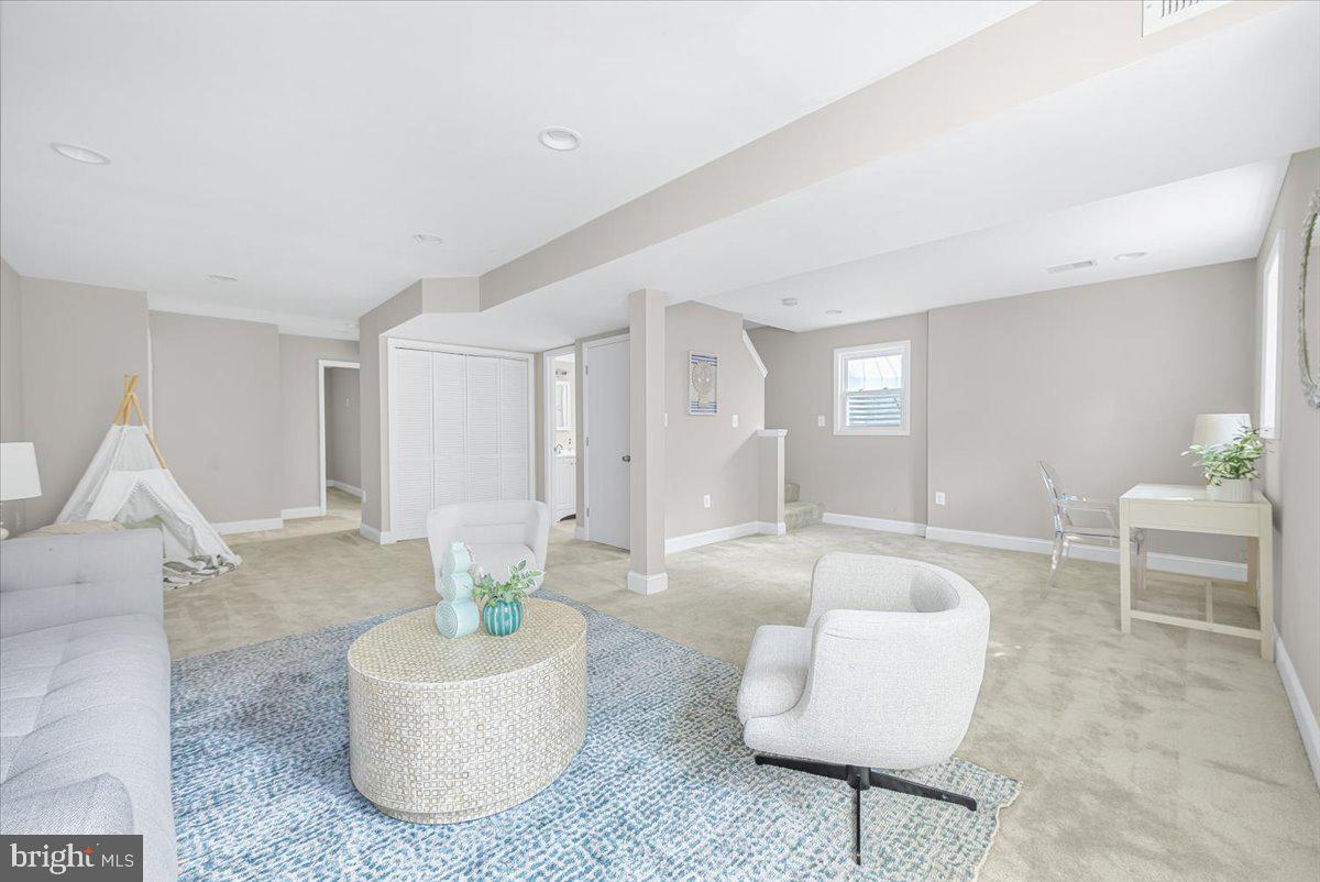 9805 Gardiner Avenue Silver Spring, MD 20902 - Photo 19 of 34 a living room with furniture and a potted plant