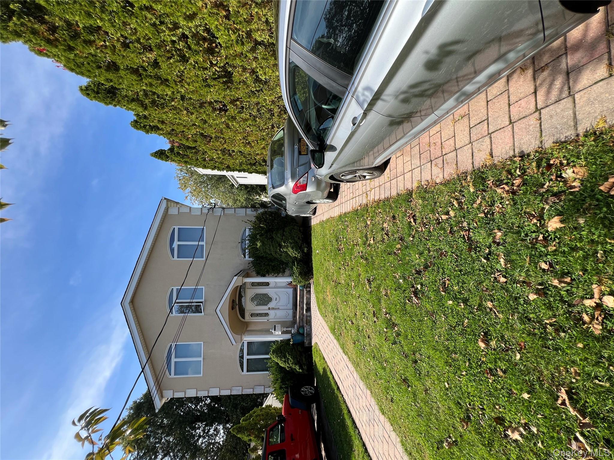 a view of a yard in front of house