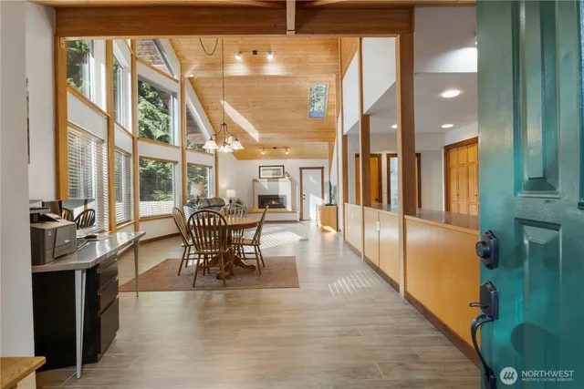 $1,095,000 | 62307 Meadow Way East, Enumclaw, WA 98022