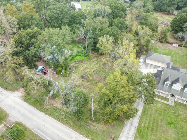 a view of yard from balcony