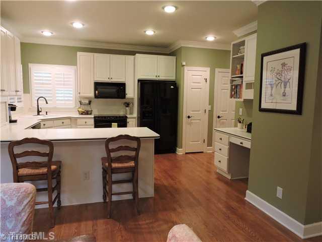 3225 Cross Tree Road Winston-Salem, NC 27106 - Photo 7 of 16 Kitchen.