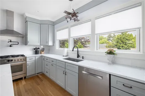 $1,395,000 | 3 Oak Street, Middletown, RI 02842