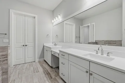 $575,000 | 8200 Southwest Parkway, Unit 302, Austin, TX 78735