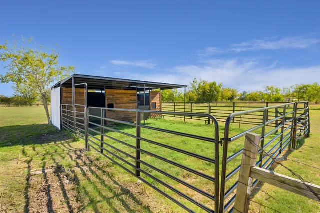 a view of a tennis court