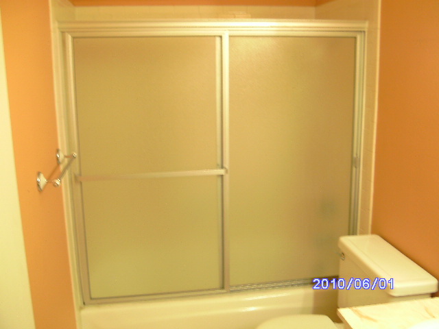 5525 East Thomas Road, Unit N2 Phoenix, AZ 85018 - Photo 8 of 10 Bathroom