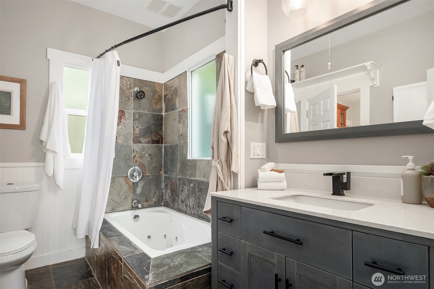 5017 35th Avenue Southwest Seattle, WA 98126 - Photo 12 of 29